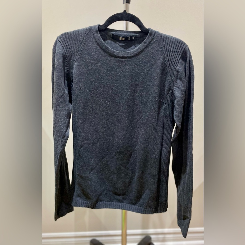 Bedo - vintage long sleeve crew neck sweater.